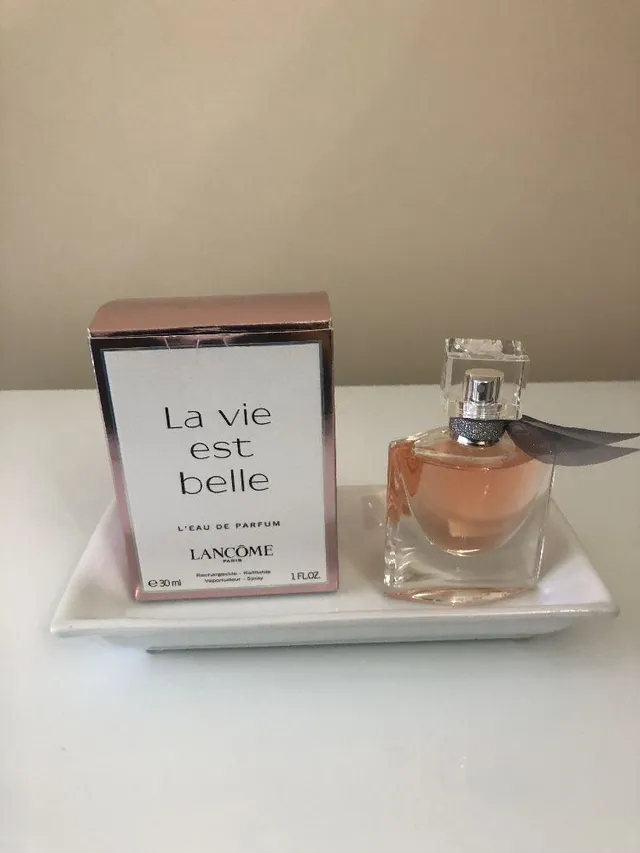 I love La vie est belle by Lancôme it smells beautiful