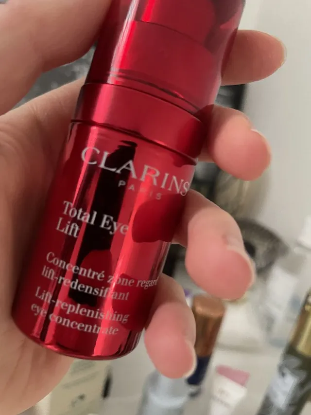 Love this eye lifting cream. Such a game changer!! ♥️