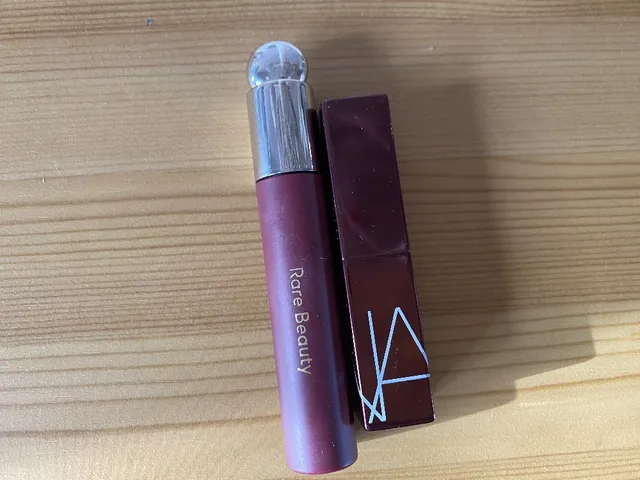 This is my favourite duo. I apply my rare beauty lip oil and
