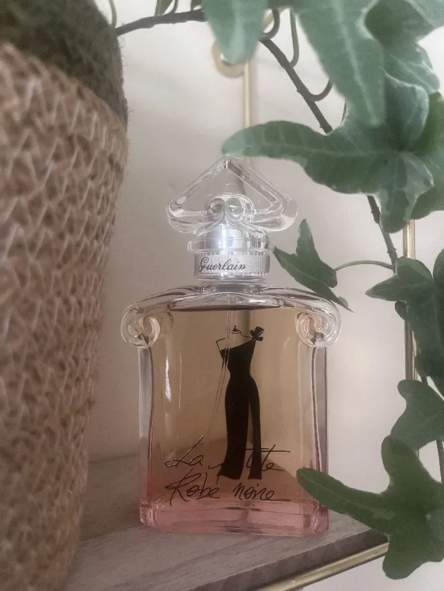 Guerlain La Petite Robe Noire ❤️❤️❤️❤️ Smells lovely and
