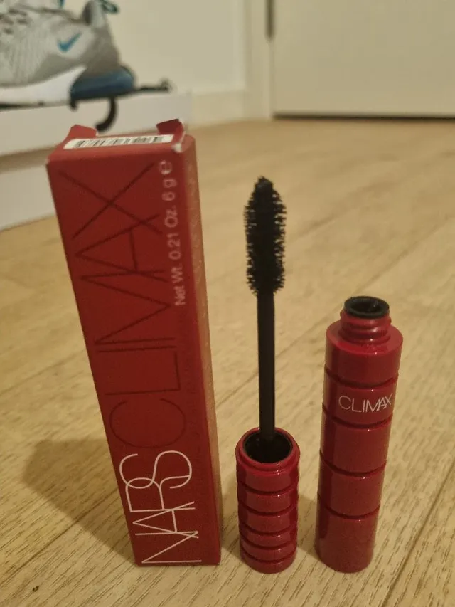 My new Nars mascara has arrived this is a great mascara it