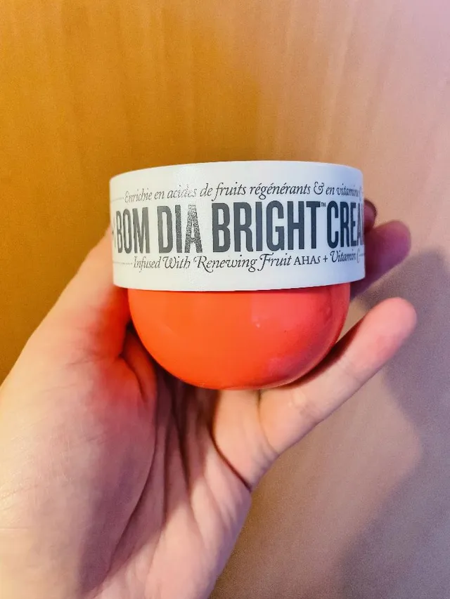 Thank you for sending this beautiful cream to try . Its