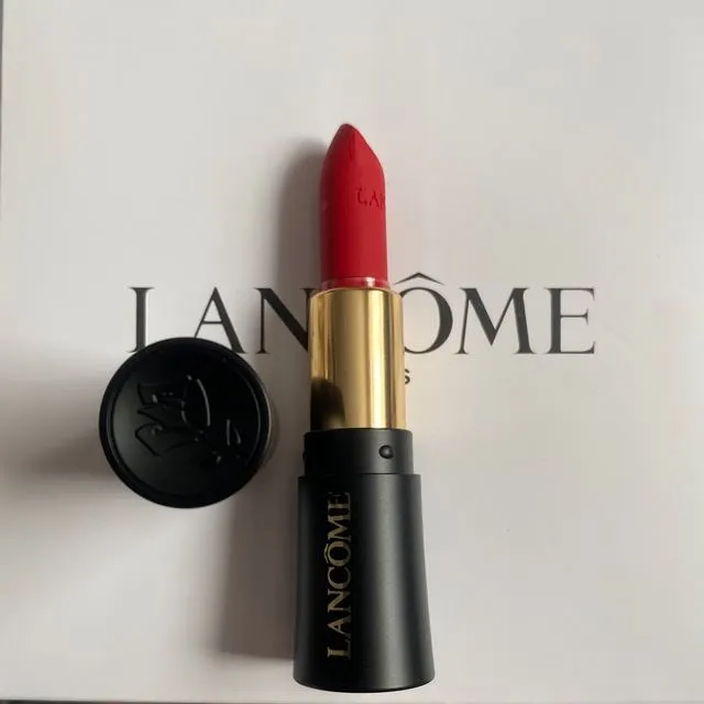 Loving the colour of this Lancome lipstick 💄🩷
