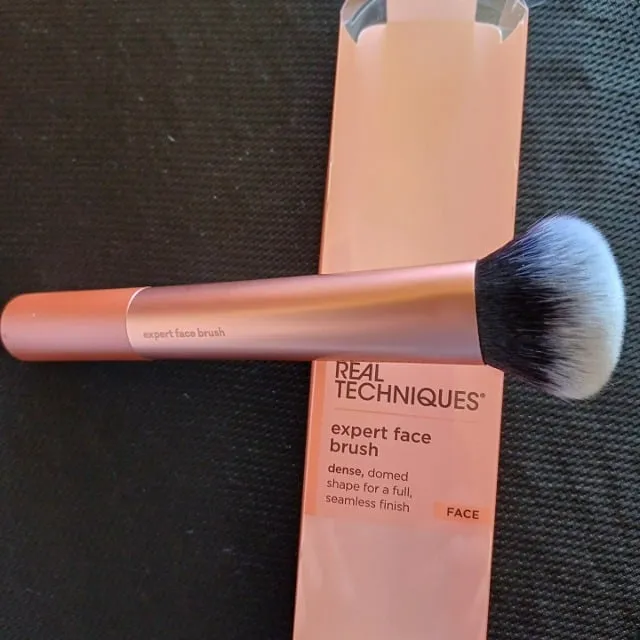 Love this brush, it's so good for foundation, but can also