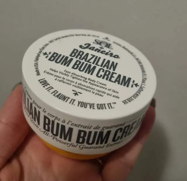 Amazing body cream. It smells like holidays 🙂 My skin feels
