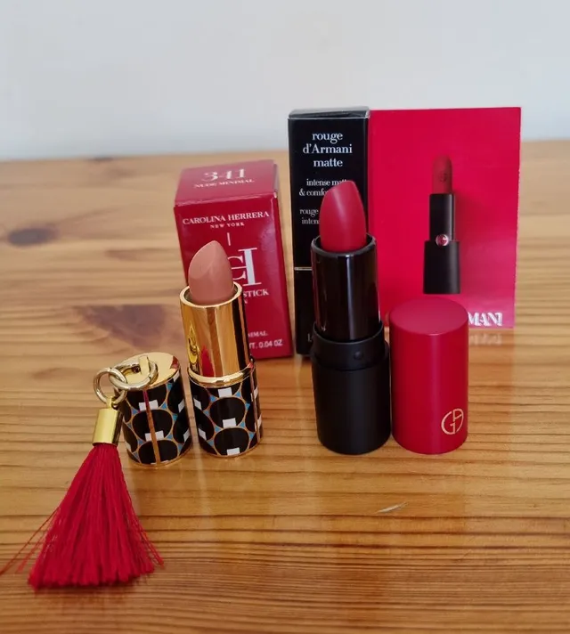 Lovely mini lipsticks 👄 Carolina Herrera Nude Minimal 341