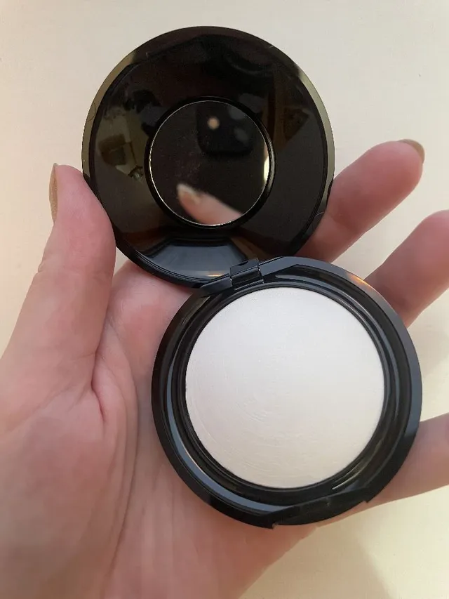 I tried my new Pat McGrath Sublime Perfection Blurring Under