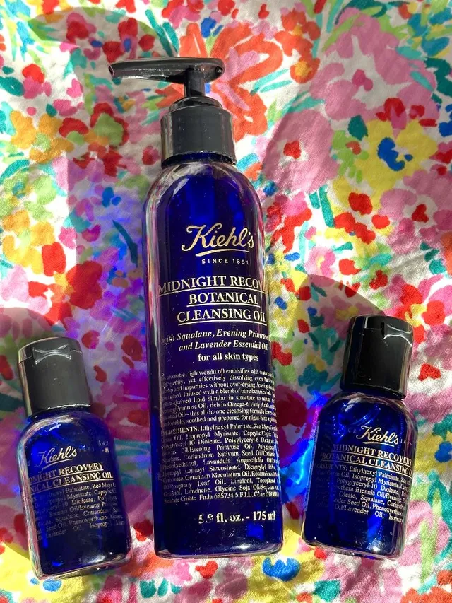One of my favourite cleansers! 💙 The Kiehl’s Midnight