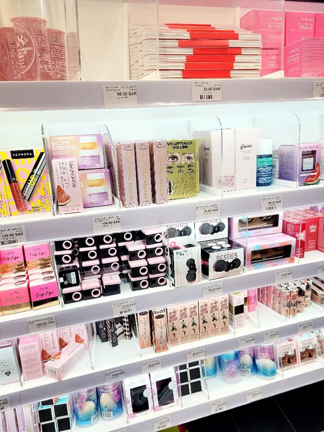 Cute minis stand at saudi sephora, was such a lovely and