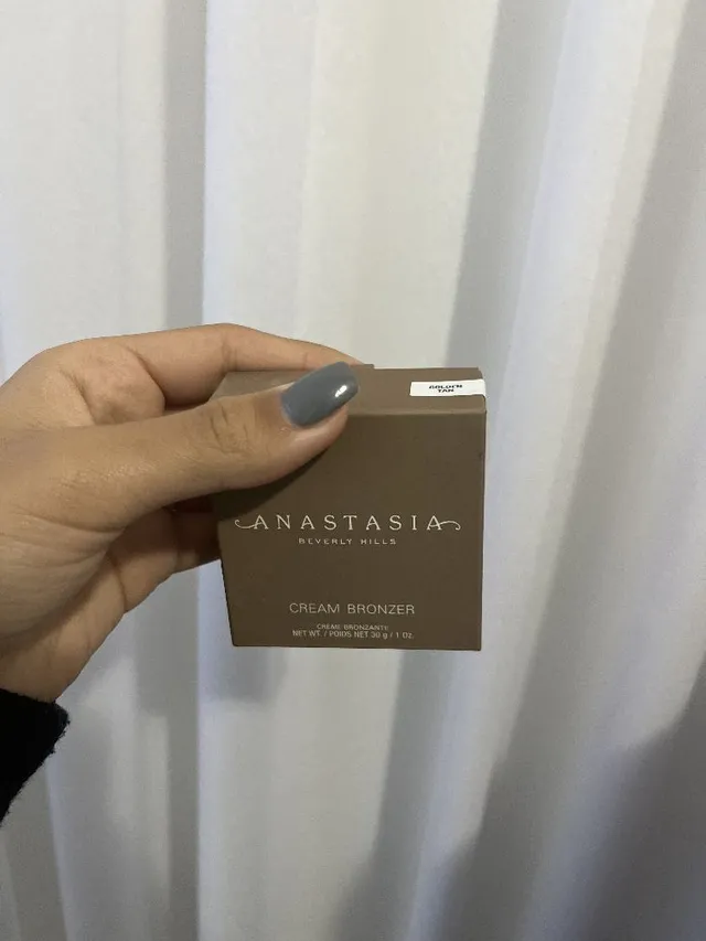 The Anastasia Beverly Hills bronzer in the shade Golden Tan