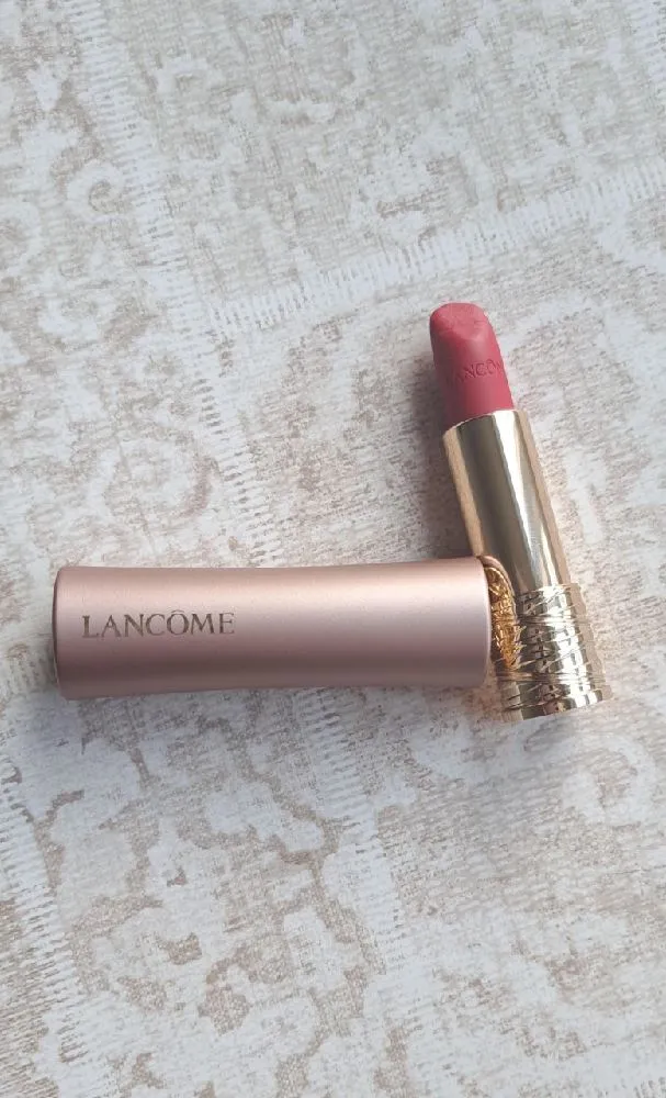 😍 can`t go wrong with this Lancome lipstick 😍