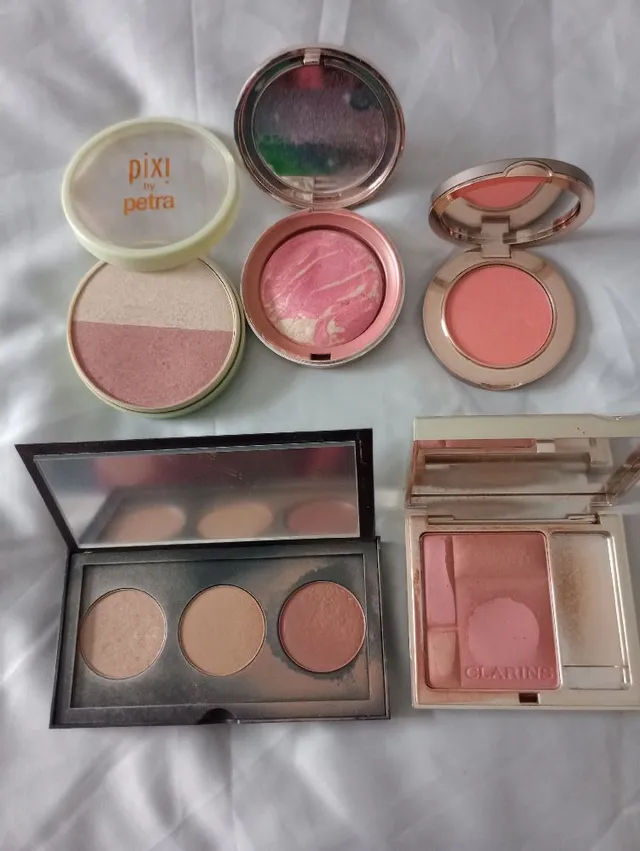 Here's a tiny selection of my current blushes, I do have