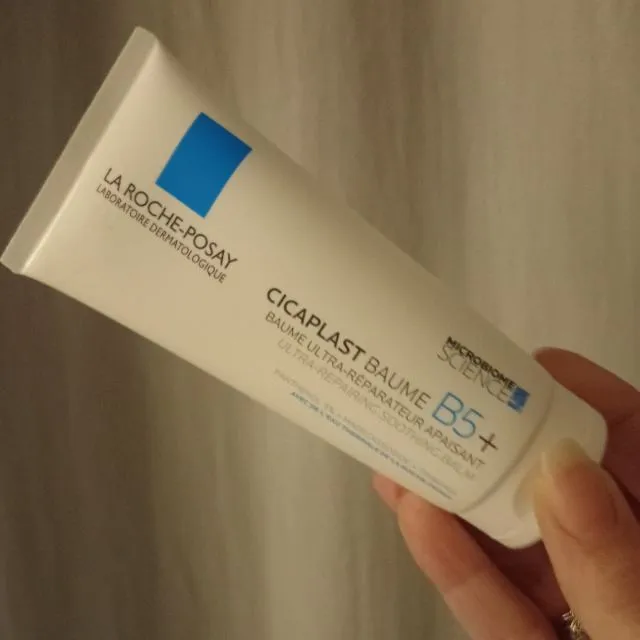 I am in love with this La Roche Posay Cicaplast Baume B5+