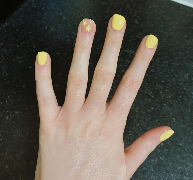 A little Easter nail. I attempted the flowers with a