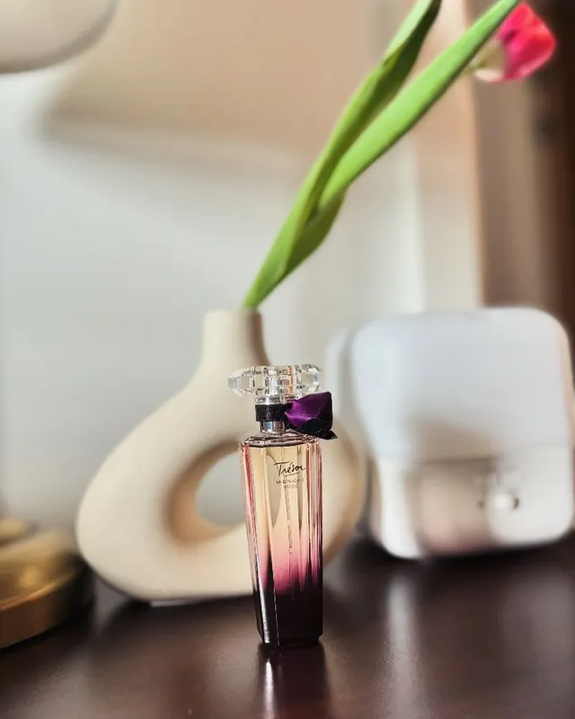 One of my favourites winter fragrances, Tresor Midnight Rose