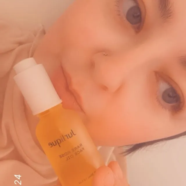 Love this Jurlique Rare Rose Face Oil 😀 Definitely gives me