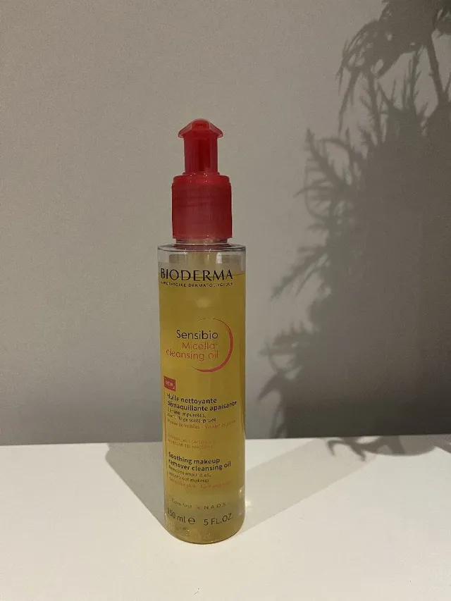 So I’ve been trying this new cleansing oil by Bioderma and