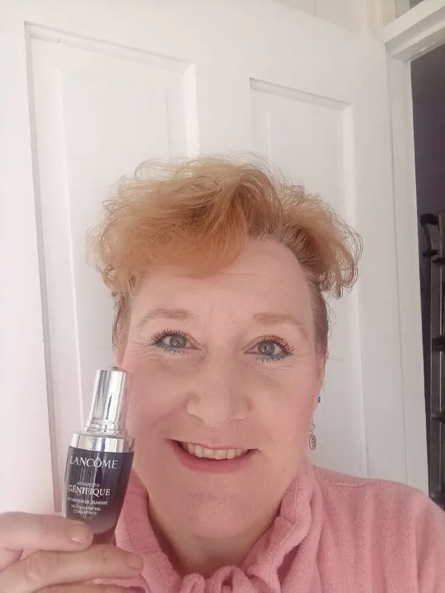 Advanced Genifique serum absorbs really well into the skin