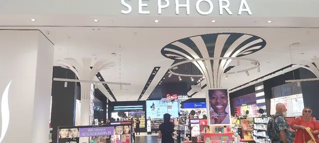 Gosh this is the 3rd sephora shop i have found in singapore 