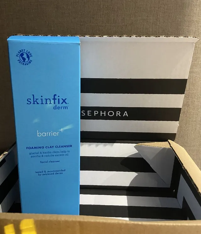 I received the Skinfix Derm+ Foaming Clay Cleanser to try
