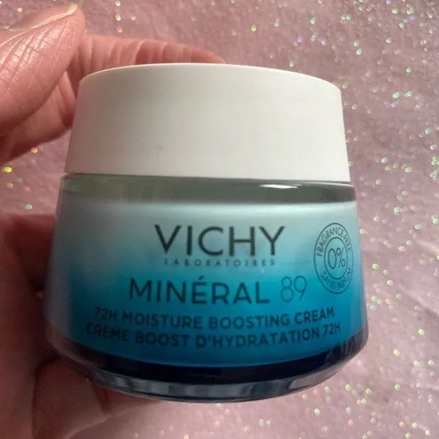 Loving this cream as it’s so hydrating on my skin and keeps