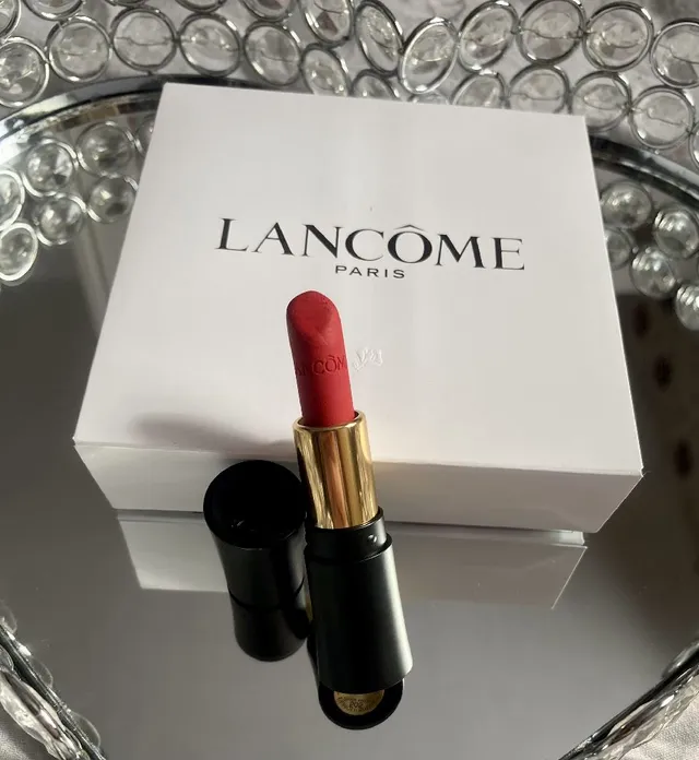 Lovely lipstick from Lancome, is a lovely shade and has a