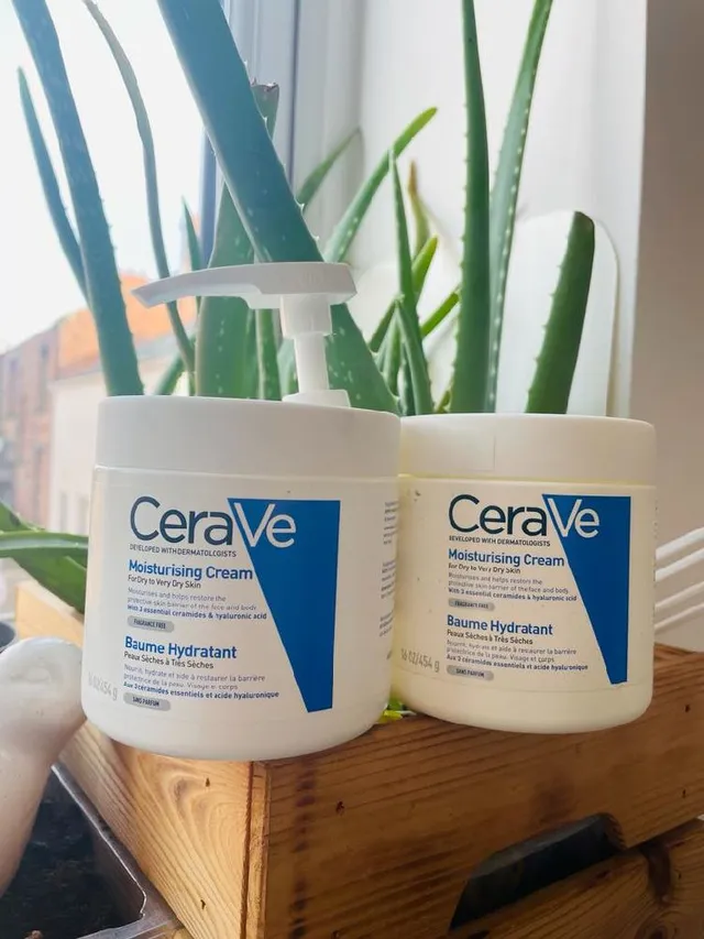 I believe that having a hydrated skin is the key. Cerave