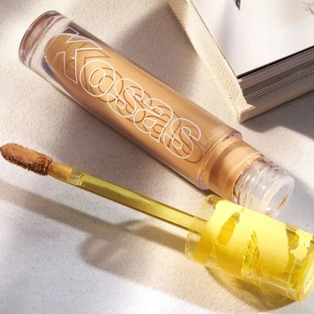 This concealer is simply wonderful.  He does everything he