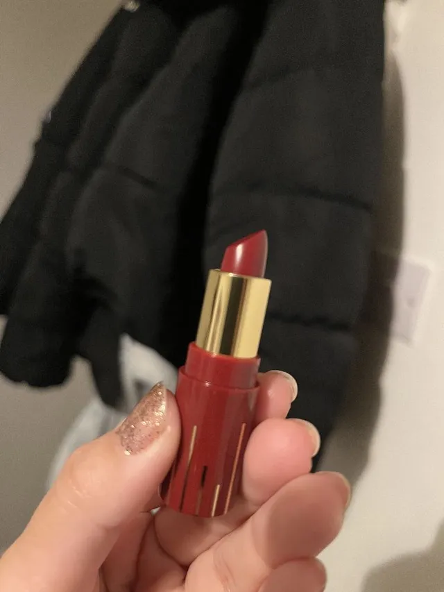 I recently got this Code 8 colour brilliance lipstick in the