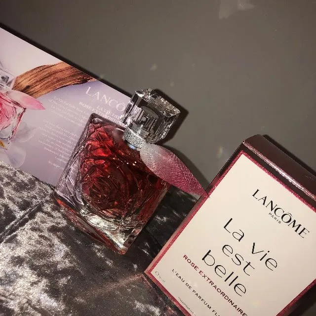 La vie est belle rose extraordinaire fragrance from lancome.