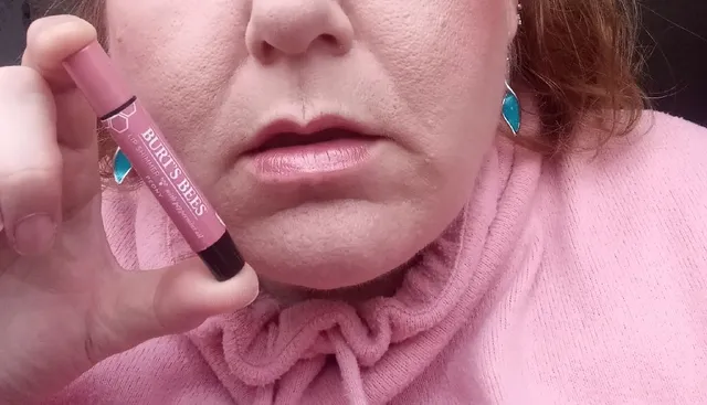 Burt"s Bees lip shimmer with peppermint oil in shade Peony.